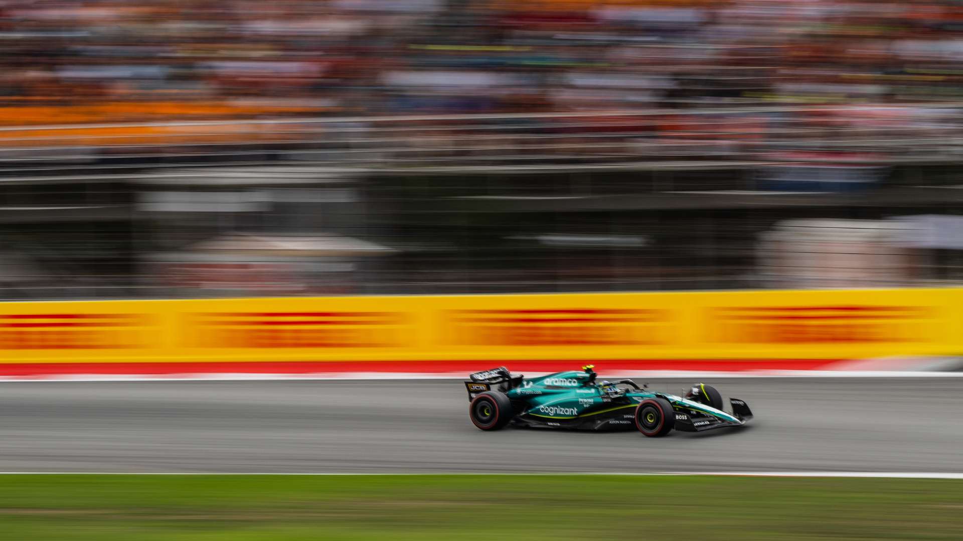 台上展现更 台上展现更